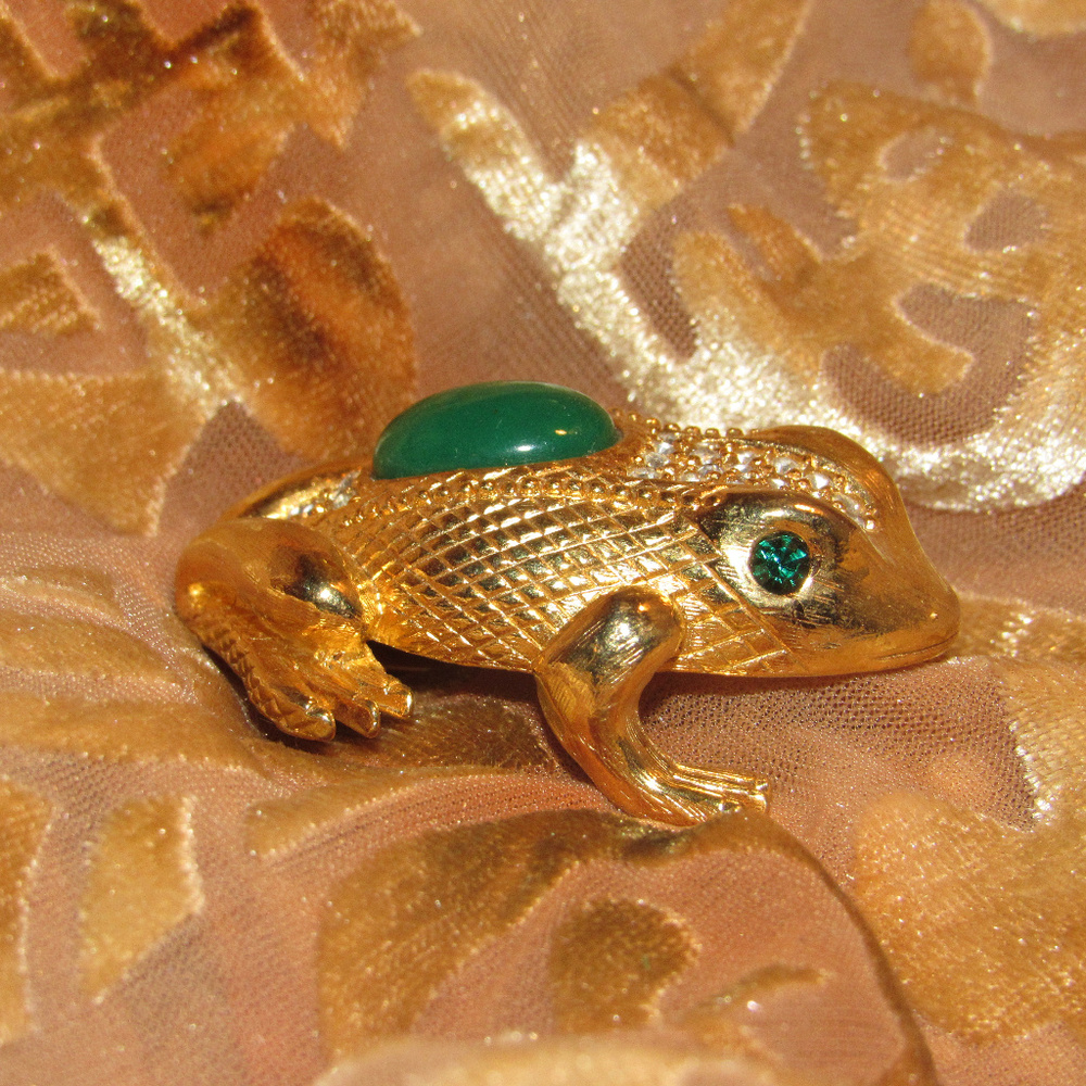 Signed Sphinx of England Frog Rhinestone Brooch